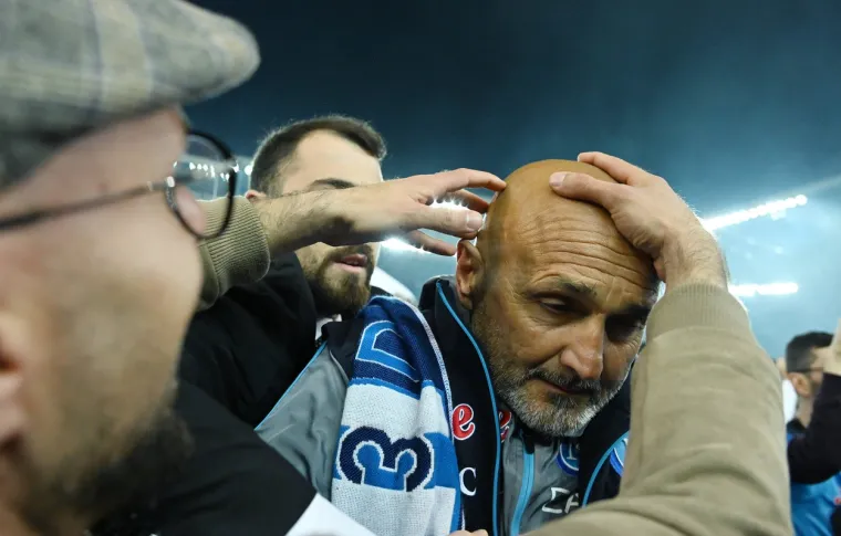 Makljaža ultrasa Udinesea i Napolija &scaron;tapovima za zastave i remenjima: 'Nećete slaviti Scudetto na na&scaron;em terenu'