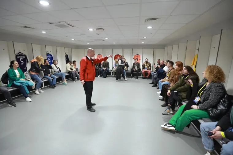 Let 3 uživali na kultnom stadionu: Jedna prostorija ih posebno očarala