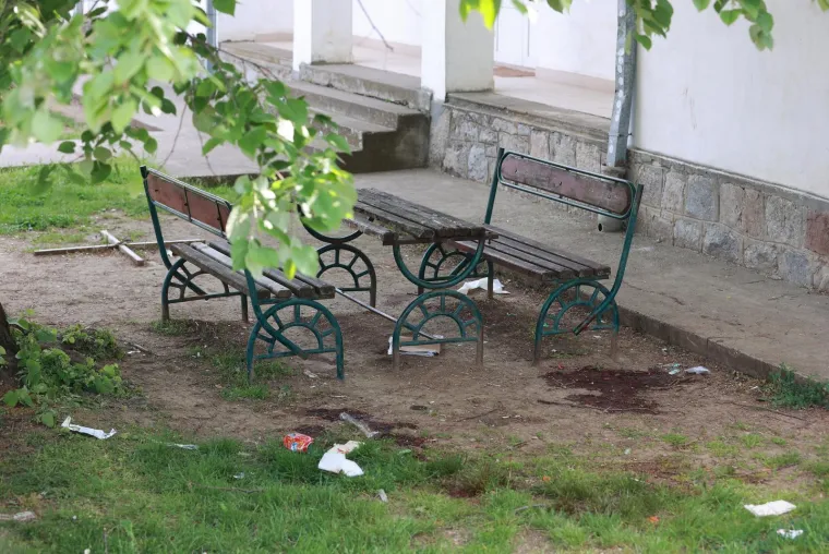 Ovo je mjesto na kojem je počeo krvavi pohod Uroša B. Tragovi krvi su posvuda, policija osigurava područje