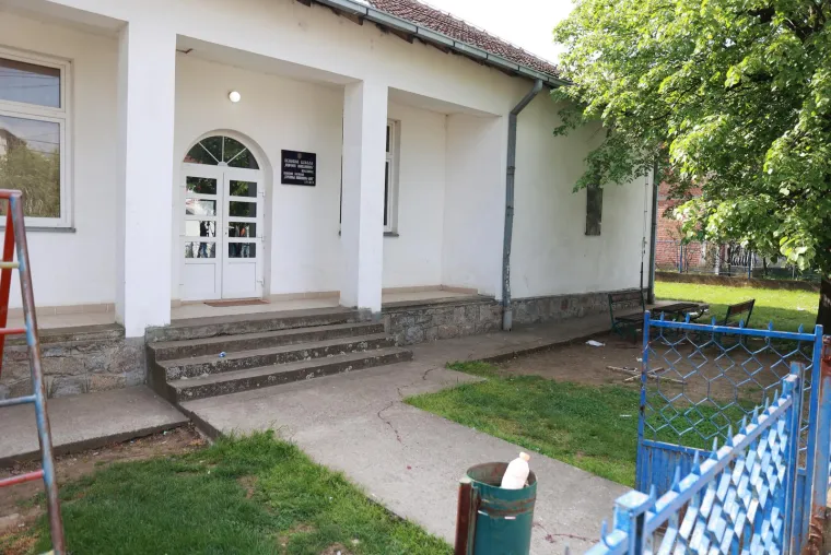 Ovo je mjesto na kojem je počeo krvavi pohod Uroša B. Tragovi krvi su posvuda, policija osigurava područje