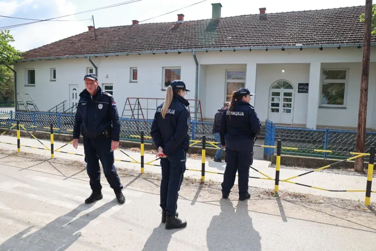 Ovo je mjesto na kojem je počeo krvavi pohod Uro&scaron;a B. Tragovi krvi su posvuda, policija osigurava područje