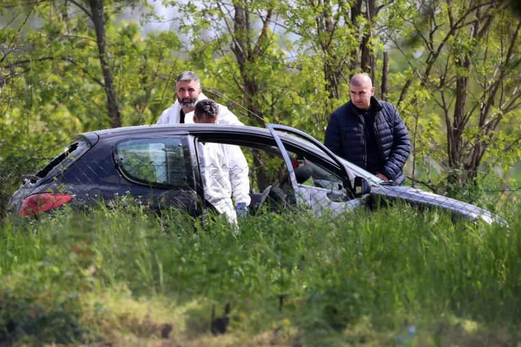 Ovdje je Uroš B. presudio policajcu i njegovoj sestri! Tragovi krvi kod klupica jezivi su podsjetnik na sinoćnji masakr: 'Pucao im je u potiljak'