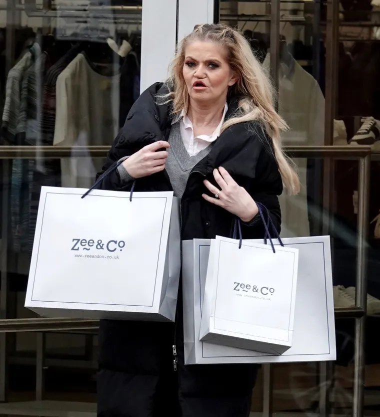 Bivša sudionica 'Big Brothera' zbog kokaina izgleda kao mumija: Trune joj lice, a nove fotke s bazena ozbiljno uznemiruju