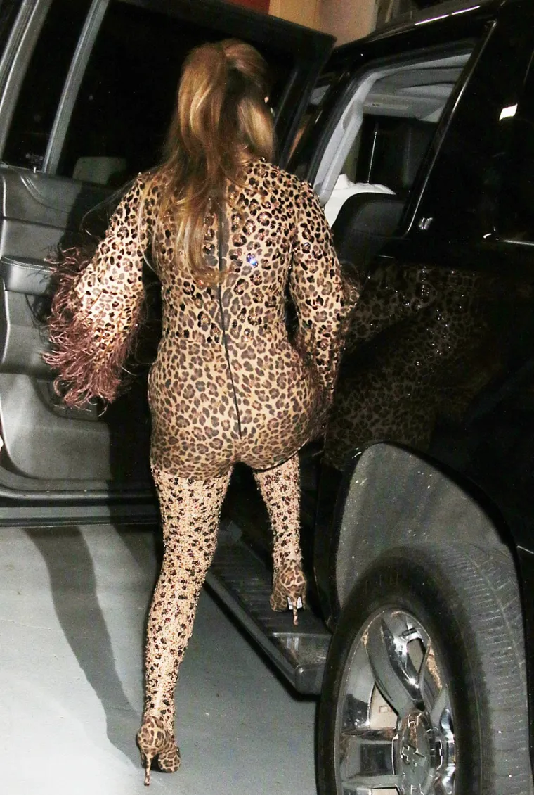 Jennifer Lopez obukla kombinezon koji ne laska njenoj ekstrabujnoj guzi, fanovi u šoku: 'Gdje je ta slavna pozadina?'