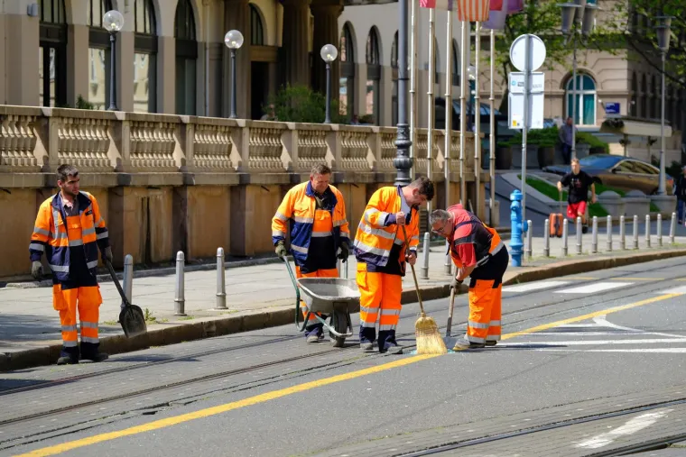 Sudarili se autobus i tramvaj u Zagrebu. Jedna osoba ozlijeđena