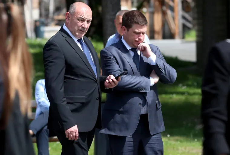 Posljednji ispraćaj Nikice Valentića na Mirogoju: Pogledajte tko je sve došao, od ministara do poduzetnika
