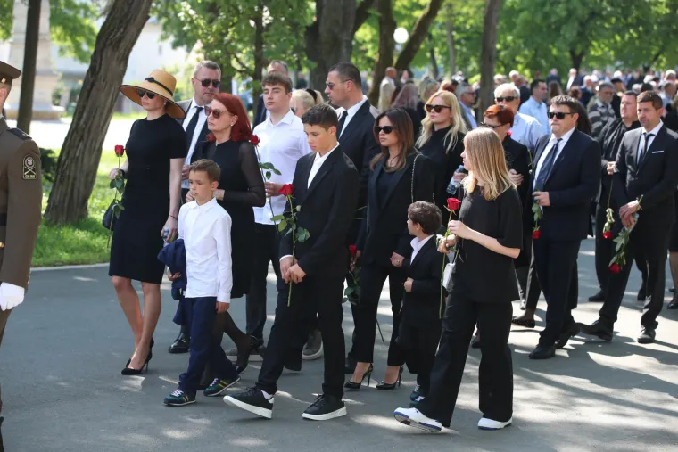 Pokopan Nikica Valentić: Od bivšeg premijera se oprostio cijeli državni vrh i društvena elita. Stigao i Todorić