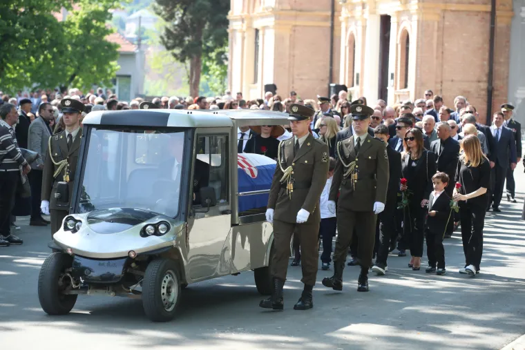 Pokopan Nikica Valentić: Od biv&scaron;eg premijera se oprostio cijeli državni vrh i dru&scaron;tvena elita. Stigao i Todorić