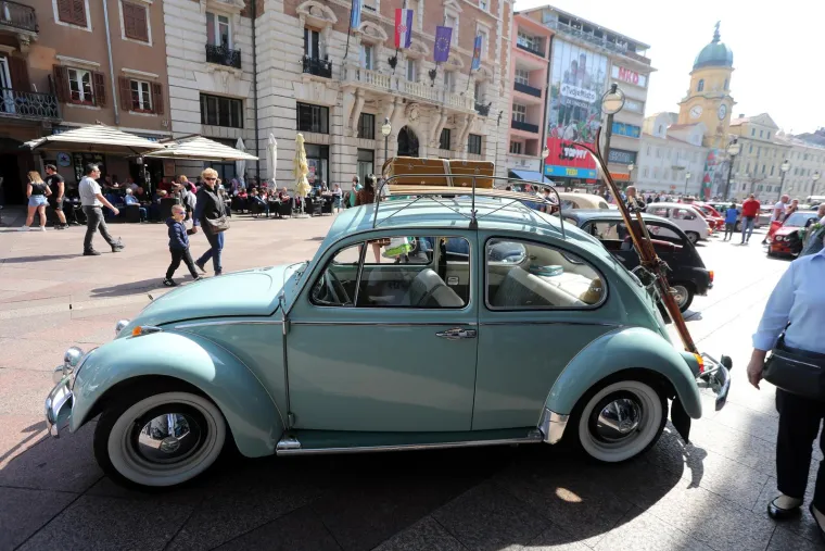 Od žabe i bube do stogodišnjaka: 115 oldtimera zabljesnulo na riječkom Korzu