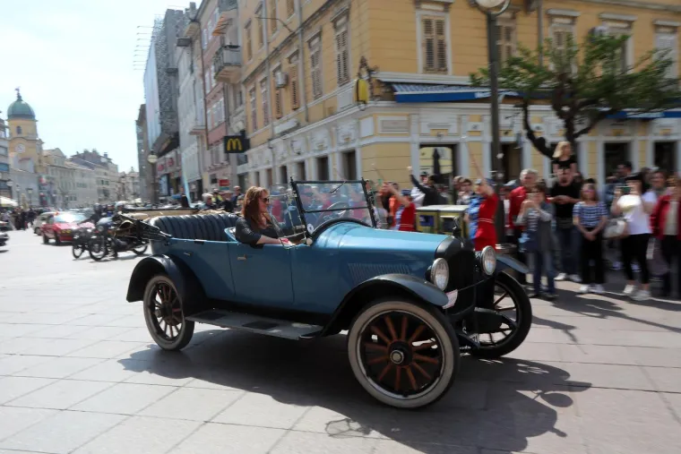 Od žabe i bube do stogodišnjaka: 115 oldtimera zabljesnulo na riječkom Korzu