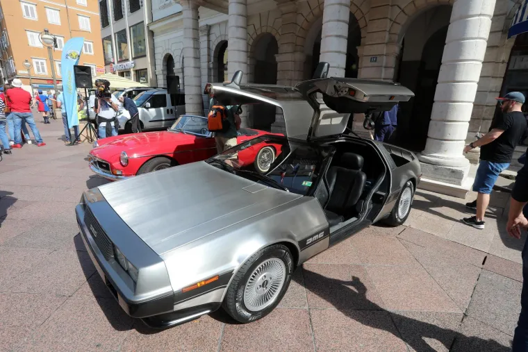 Od žabe i bube do stogodi&scaron;njaka: 115 oldtimera zabljesnulo na riječkom Korzu