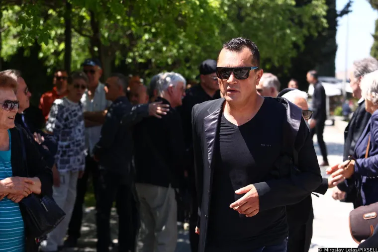 Jasmina Stavrosa ispratili obitelj i brojni prijatelji: Njegova udovica Žarka tješila okupljene smirujućim riječima