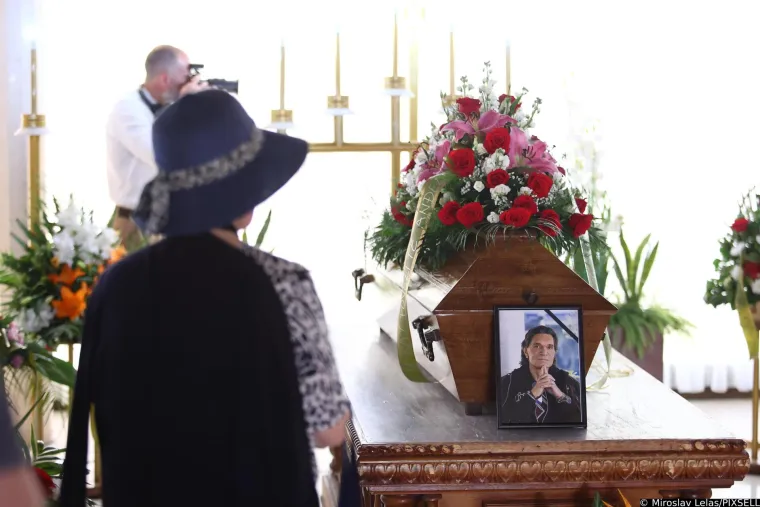 Jasmina Stavrosa ispratili obitelj i brojni prijatelji: Njegova udovica Žarka tješila okupljene smirujućim riječima