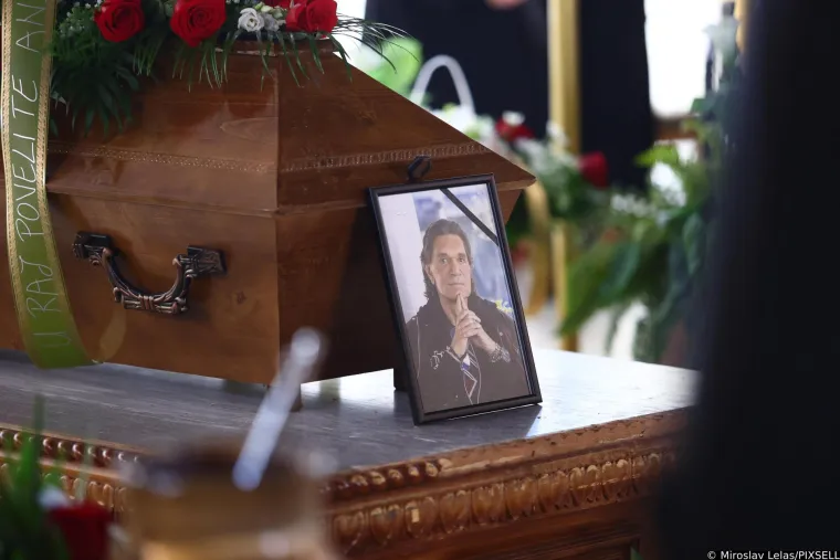 Jasmina Stavrosa ispratili obitelj i brojni prijatelji: Njegova udovica Žarka tješila okupljene smirujućim riječima