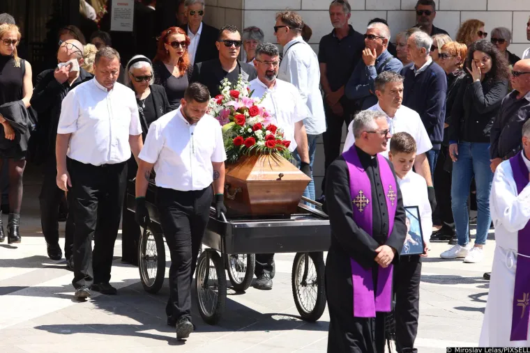 Jasmina Stavrosa ispratili obitelj i brojni prijatelji: Njegova udovica Žarka tješila okupljene smirujućim riječima