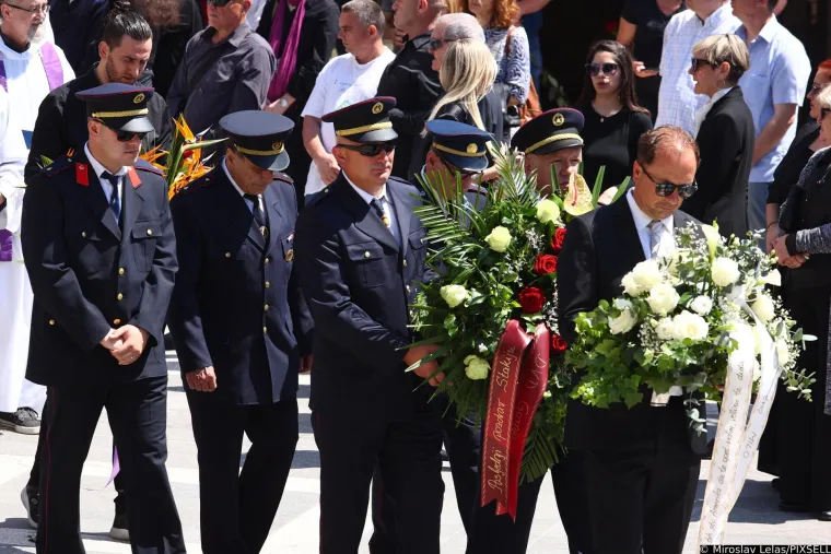 Jasmina Stavrosa ispratili obitelj i brojni prijatelji: Njegova udovica Žarka tješila okupljene smirujućim riječima
