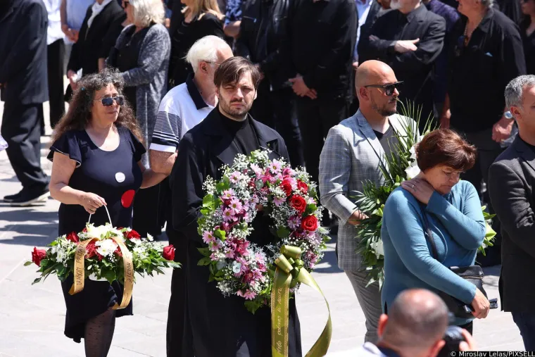 Jasmina Stavrosa ispratili obitelj i brojni prijatelji: Njegova udovica Žarka tješila okupljene smirujućim riječima