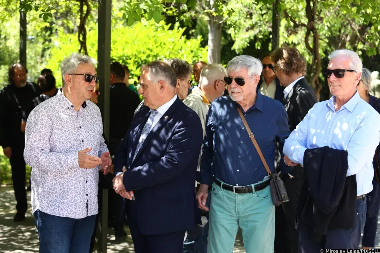 Jasmina Stavrosa ispratili obitelj i brojni prijatelji: Njegova udovica Žarka tje&scaron;ila okupljene smirujućim riječima