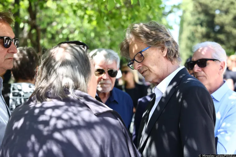 Jasmina Stavrosa ispratili obitelj i brojni prijatelji: Njegova udovica Žarka tje&scaron;ila okupljene smirujućim riječima