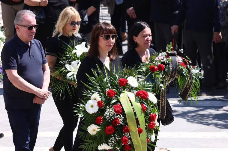 Posljednji ispraćaj 'Kralja zabave' . Brojni kolege oprostili se od Jasmina Stavrosa, unuk Milo nosio njegovu sliku