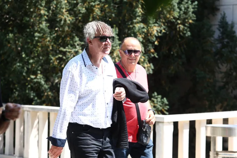 Posljednji ispraćaj 'Kralja zabave' . Brojni kolege oprostili se od Jasmina Stavrosa, unuk Milo nosio njegovu sliku