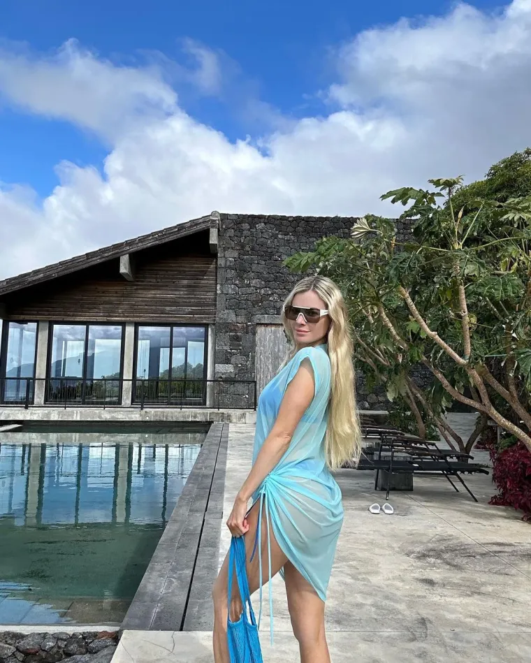 Biv&scaron;a zečica jo&scaron; uvijek voli 'zaboraviti' obući grudnjak: To je 'kamilica' za poze u kojima smo ju viđali nasred ulice