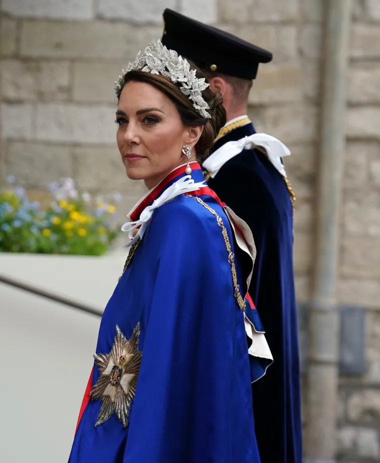 Kate Middleton zasjenila čak i kraljicu: Zablistala je u glamuroznoj haljini i odala počast princezi Diani