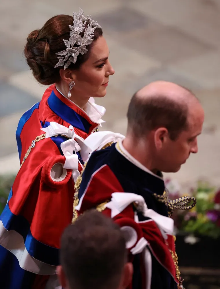 Kate Middleton zasjenila čak i kraljicu: Zablistala je u glamuroznoj haljini i odala počast princezi Diani