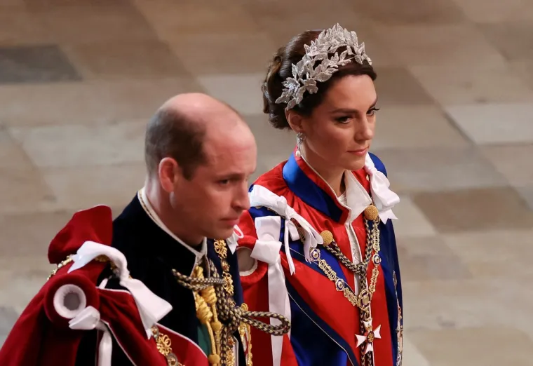 Kate Middleton zasjenila čak i kraljicu: Zablistala je u glamuroznoj haljini i odala počast princezi Diani