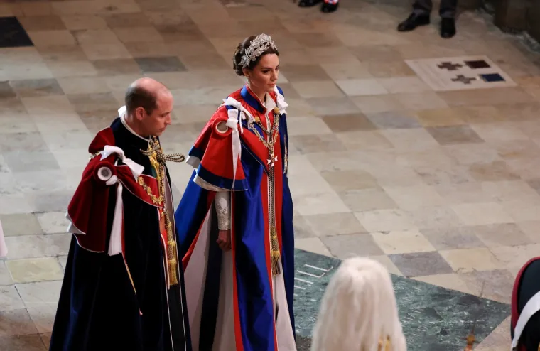Kate Middleton zasjenila čak i kraljicu: Zablistala je u glamuroznoj haljini i odala počast princezi Diani