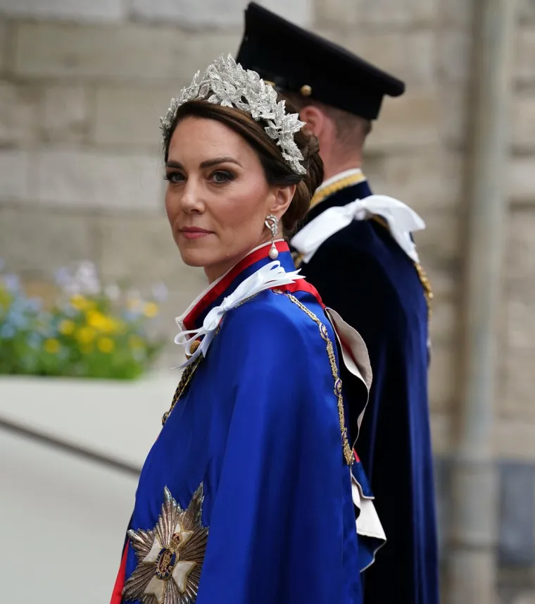 Kate Middleton zasjenila čak i kraljicu: Zablistala je u glamuroznoj haljini i odala počast princezi Diani