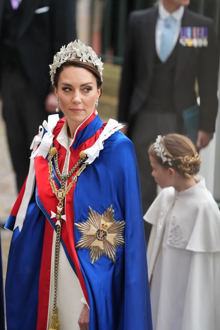 Kate Middleton zasjenila čak i kraljicu: Zablistala je u glamuroznoj haljini i odala počast princezi Diani