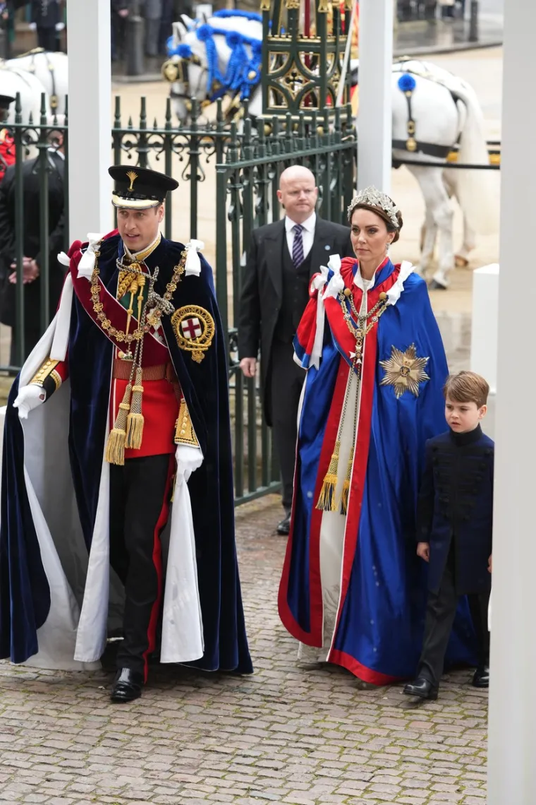 Kate Middleton zasjenila čak i kraljicu: Zablistala je u glamuroznoj haljini i odala počast princezi Diani