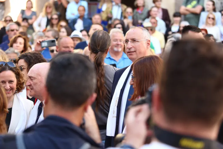 Splićani slave Dan grada! Na ulicama stari i mladi, domaći i strani! Za omastiti brk spremno 5.000 porcija janjetine i 'biži'