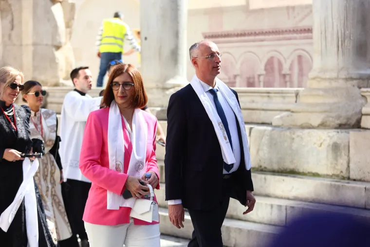 Splićani slave Dan grada! Na ulicama stari i mladi, domaći i strani! Za omastiti brk spremno 5.000 porcija janjetine i 'biži'