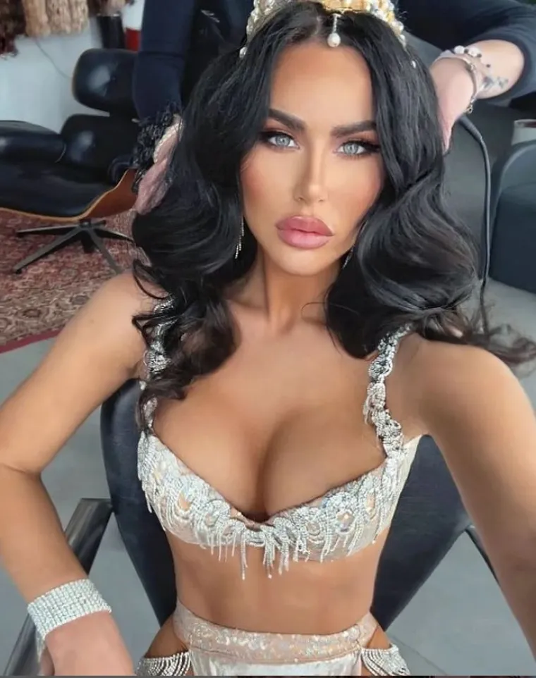 Hrvatska Megan Fox jedva ugurala bujne grudi u preuski top, a onda je otkrila i jedan detalj o njima