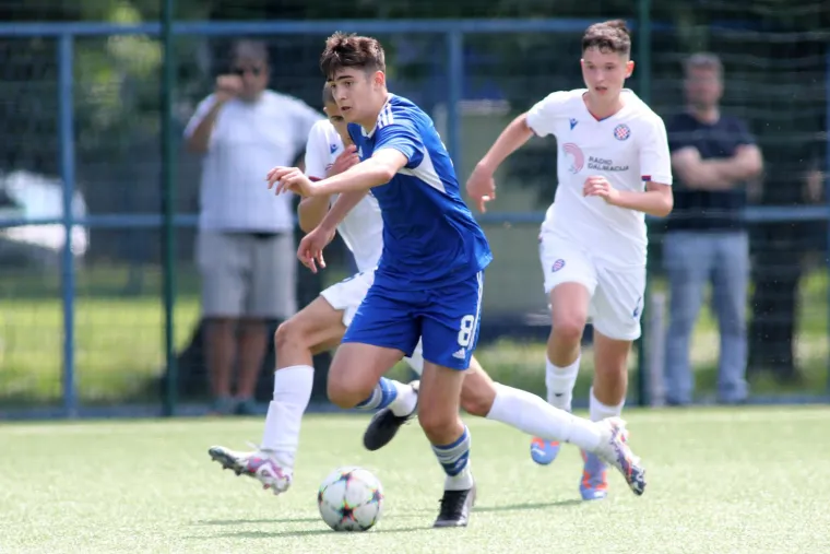 Pioniri Hajduka u Maksimiru podigli pehar prvaka države