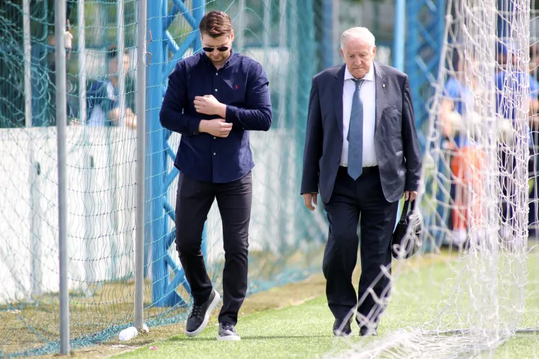 Pioniri Hajduka u Maksimiru podigli pehar prvaka države