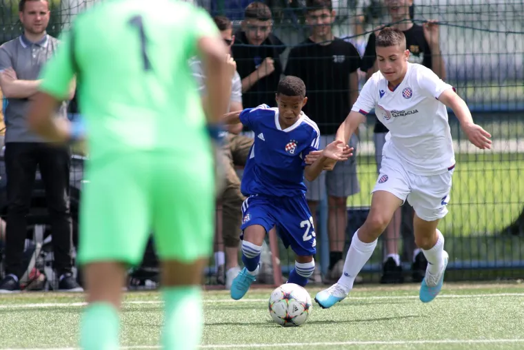 Pioniri Hajduka u Maksimiru podigli pehar prvaka države