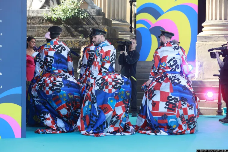 Svi su zanijemili kad se Let 3 pojavio na otvaranju Eurosonga: Takav outfit sigurno nitko nije očekivao