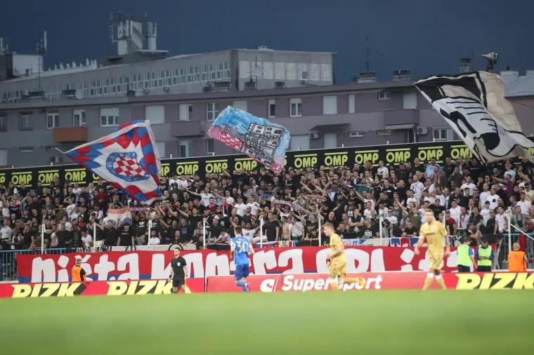 I to se dogodilo: Torcida usred Zagreba dobila pljesak cijelog stadiona zbog transparenta koji su istaknuli