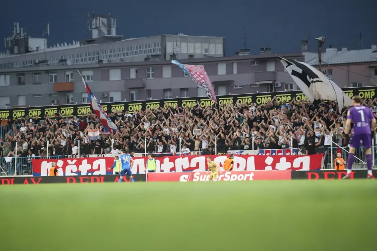 I to se dogodilo: Torcida usred Zagreba dobila pljesak cijelog stadiona zbog transparenta koji su istaknuli