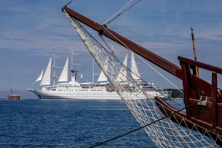 Kakav prizor! Jedna od najromantičnijih i najvećih jedrilica na svijetu uplovila na obale Rovinja