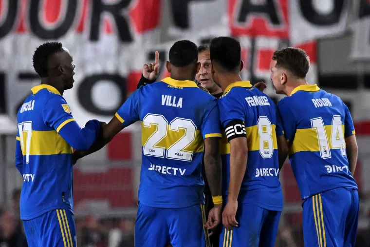 Superclasico u svom punom 'sjaju': Malo nogometa, sedam crvenih kartona i nadoknada od čak 19 minuta
