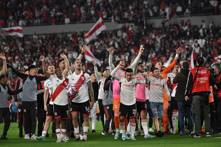Superclasico u svom punom 'sjaju': Malo nogometa, sedam crvenih kartona i nadoknada od čak 19 minuta