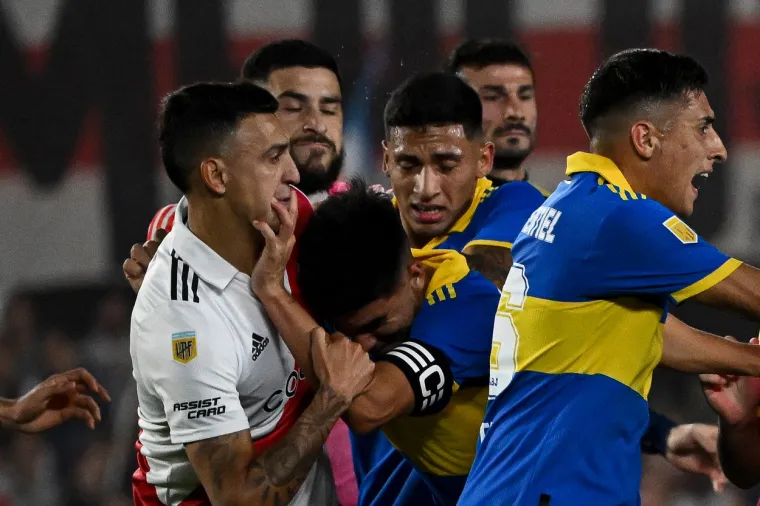 Superclasico u svom punom 'sjaju': Malo nogometa, sedam crvenih kartona i nadoknada od čak 19 minuta