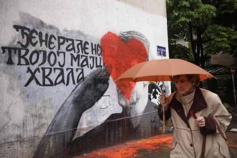 Nakon što je K.K. ubio 8 ljudi u osnovnoj školi “Vladislav Ribnikar”, građani Beograda odlučili su prekrečiti mural osuđenog ratnog zločinca Ratka Mladića. Na mural koji se nalazi u blizini škole, nacrtano je srce. 