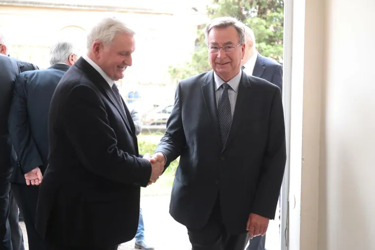 Opro&scaron;taj od biv&scaron;eg premijera: Pogledajte tko se sve pojavio na komemoraciji za Nikicu Valentića