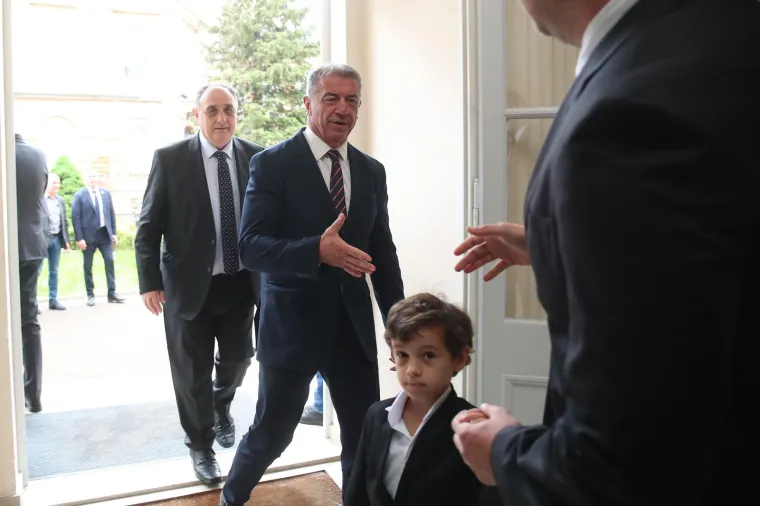 Opro&scaron;taj od biv&scaron;eg premijera: Pogledajte tko se sve pojavio na komemoraciji za Nikicu Valentića