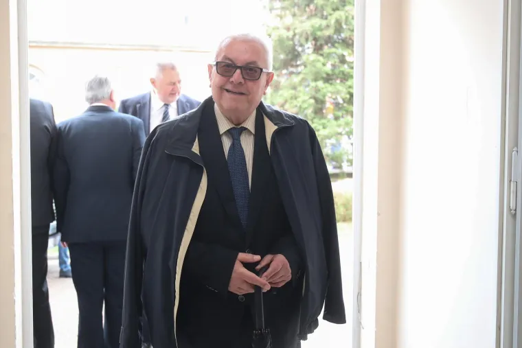 Opro&scaron;taj od biv&scaron;eg premijera: Pogledajte tko se sve pojavio na komemoraciji za Nikicu Valentića